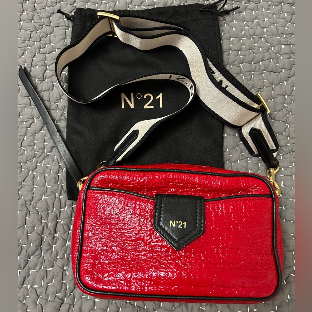 No. 21 Red Crossbody Bag with Glossy Finish